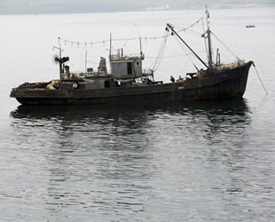 Güney Kore, Kuzey Kore gemisine uyarı ateşi açtı