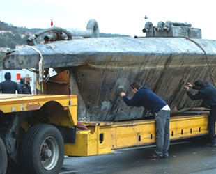Avrupa'ya uyuşturucu sokarken yakalanan ilk denizaltı limana çekildi