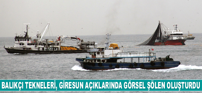 Balıkçı tekneleri, Giresun açıklarında görsel şölen oluşturdu