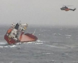 Ege Denizi’nde acil durum çağrısı yapan gemideki 14 mürettebat kurtarıldı