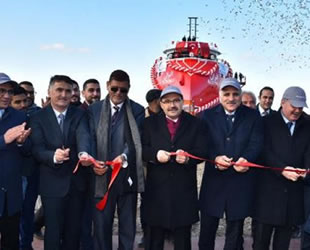 Çamburnu Tersanesi'nde inşa edilen ‘Elvali’ isimli balıkçı gemisi, denize indirildi