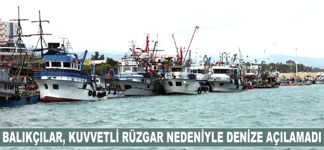 Erdemlili balıkçılar, kuvvetli rüzgar nedeniyle denize açılamadı