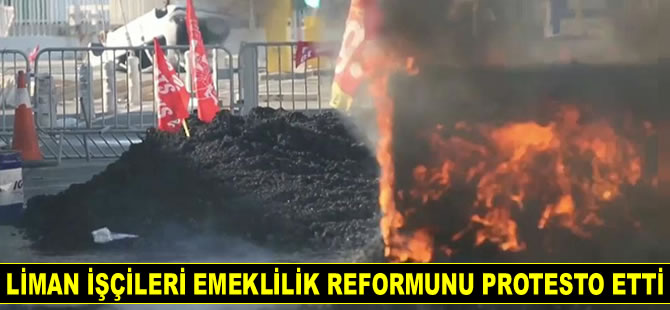 Marsilya’da liman işçileri emeklilik reformunu protesto etti