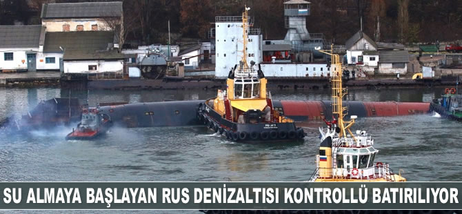 Su almaya başlayan Rus denizaltısı kontrollü batırılıyor