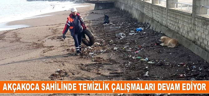 Akçakoca sahilinde temizlik çalışmaları devam ediyor