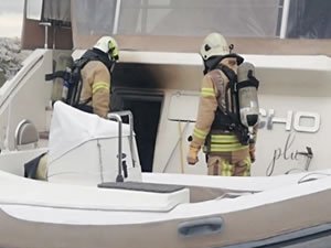 Beylikdüzü'nde yat limanında yangın çıkan tekne söndürüldü