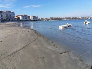 Tekirdağ’ın Marmaraereğlisi ilçesinde deniz yaklaşık 30 metre çekildi