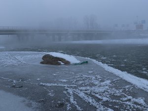 Murat Nehri buzla kaplandı