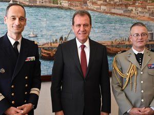 "Surcouf" Gemisi Komutanı Mersin Büyükşehir Belediye Başkanı Vahap Seçer’i ziyaret etti