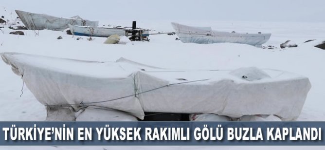 Türkiye'nin en yüksek rakımlı gölü buzla kaplandı