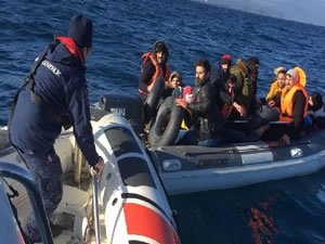 Sahil Güvenlik ekipleri 18 düzensiz göçmen yakaladı