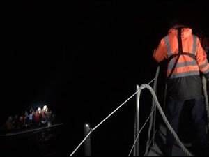 Enez'de bot içerisindeki 14 düzensiz göçmen yakalandı
