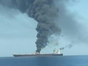 Birleşik Arap Emirlikleri açıklarındaki petrol tankerinde yangın