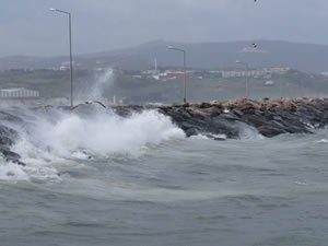Marmara Denizi'nde lodos ulaşıma engel oluyor