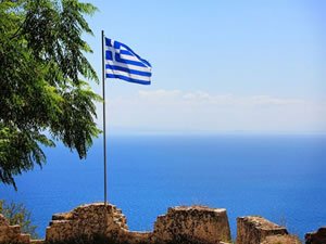 Yunanistan'ın düzensiz göçe karşı yüzen bariyer planı tepkilere yol açtı