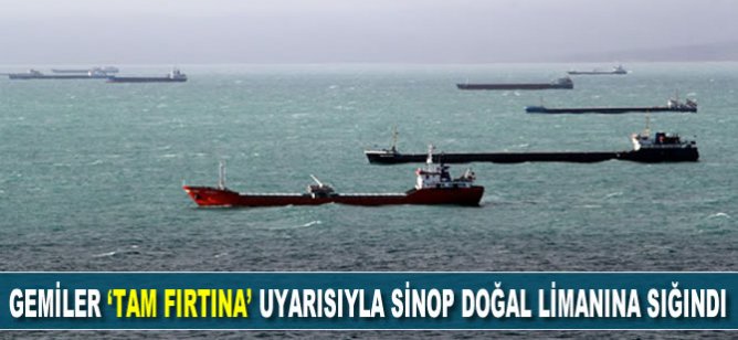Yük gemileri Karadeniz'de 'tam fırtına' uyarısıyla Sinop doğal limanına sığındı