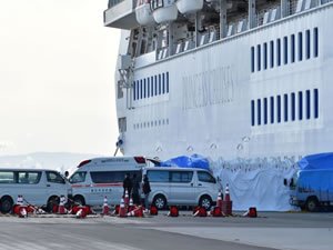 Japonya'da karantinaya alınan gemide 10 yolcuda daha koronavirüs tespit edildi