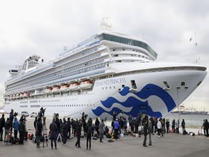 Japonya’daki karantina gemisinde salgın önlenemiyor
