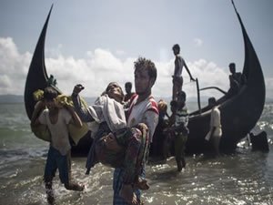 Malezya'ya geçmeye çalışan 14 Arakanlı denizde boğuldu