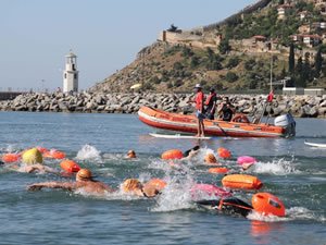 Oceanman Akdeniz’in kültürel değerlerini yüzme sporuyla öne çıkarıyor