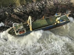 Hayalet gemi, İrlanda kıyılarına vurdu