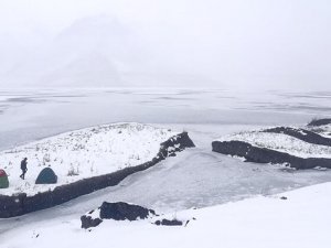 Adıyaman'ın yüzen adaları buz tuttu