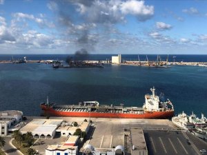 Trablus Limanı'nda yakıt boşaltma işlemi durduruldu