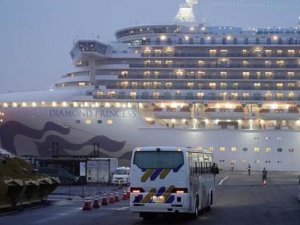 Japonya'da karantinaya alınan gemideki 2 kişi Kovid-19 nedeniyle öldü