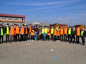 Hatay'da öğrenciler, sahil temizliği yaptı