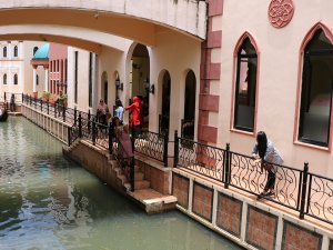 Endonezya'nın 'Küçük Venedik'i yoğun ilgi görüyor