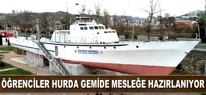 Üniversite öğrencileri hurda gemide mesleğe hazırlanıyor