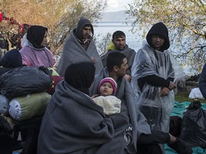 Yunan Sahil Güvenlik sığınmacı botlarına ateş etti, batırmaya çalıştı