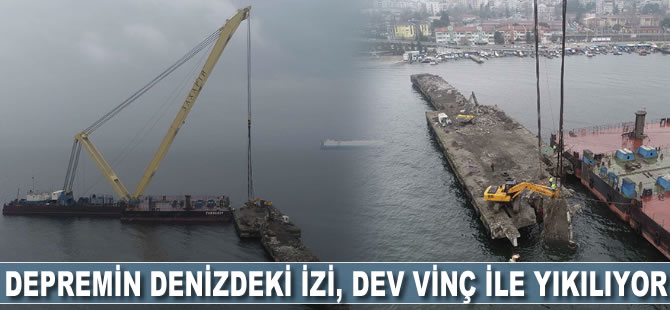 Depremin denizdeki izi dev vinç ile yıkılıyor