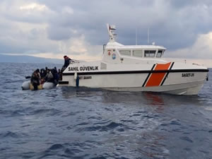 İzmir'de 48 sığınmacı kurtarıldı