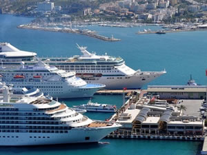 Kuşadası'na kruvaziyerle 375 turist geldi