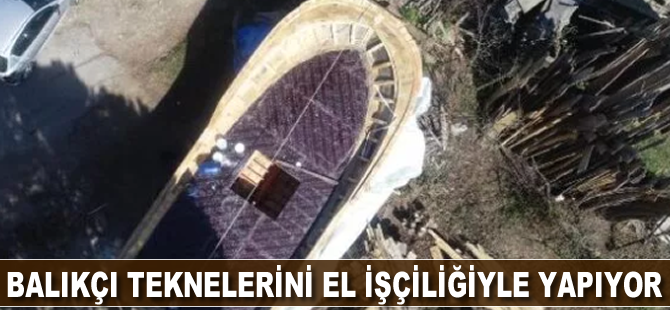 Balıkçı teknelerini el işçiliğiyle yapıyor