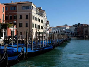 Venedik'te kanallar temizlendi