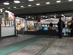 Tarihi Eminönü balık ekmek tekneleri de gel-al servise döndü