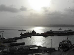 Haydarpaşa'da gemideki 12 tır şoförü karantina yurdunda