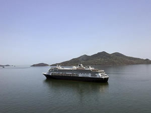 Koronavirüsün vurduğu Holland American Line curise gemisine Panama Kanalı'ndan transit geçiş onayı verildi