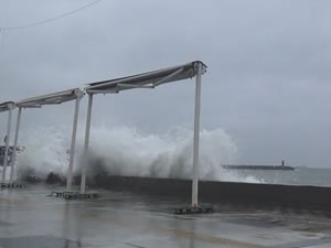Fırtına Marmara'da deniz ulaşımını olumsuz etkiledi