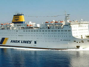 160 Türk, Pire Limanı'nda, demirli gemide karantina altına alındı