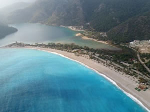 Fethiye'de sahil ve meydanlar boş kaldı