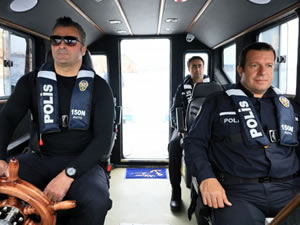 Antalya'da deniz polisi 'karakolbot' ile denetim yaptı