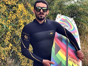 Evde kal mesajını dalgaların arasından verdi