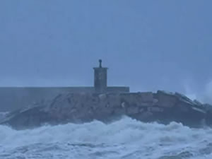 Turuncu fırtına alarmının ardından İstanbul'da şiddetli rüzgar