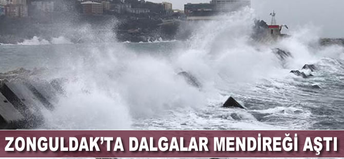 Zonguldak'ta dalgalar mendireği aştı