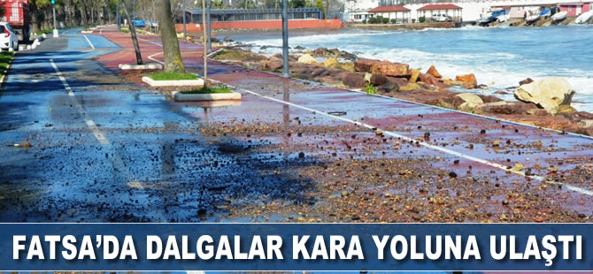 Fatsa’da dalgalar kara yoluna ulaştı