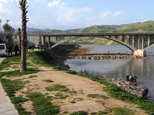 Cizre polisi nehirlerdeki vatandaşları anonslarla dağıttı