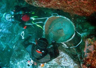 Ertuğrul Fırkateyni'nden savrulan paralar bulundu